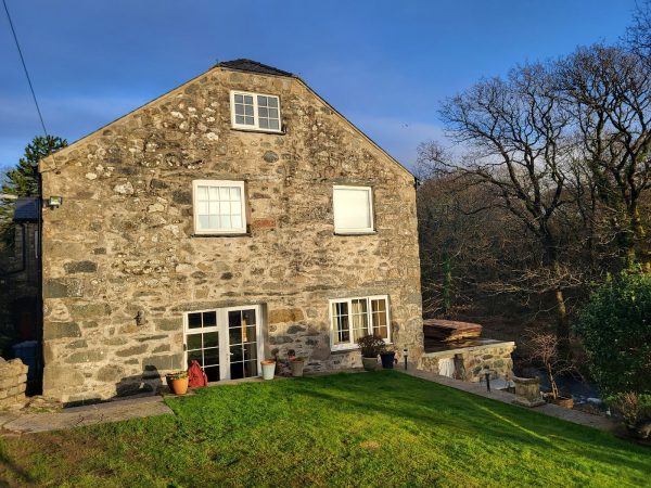 The Woollen Mill - Snowdon