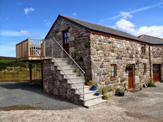 Tredinney Farm - The Roost @ Tredinney Farm
