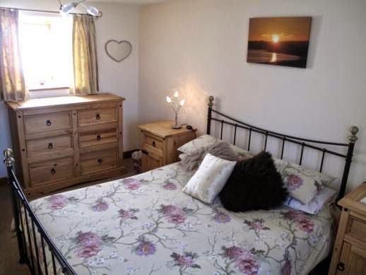 Tredinney Farm - The Roost @ Tredinney Farm