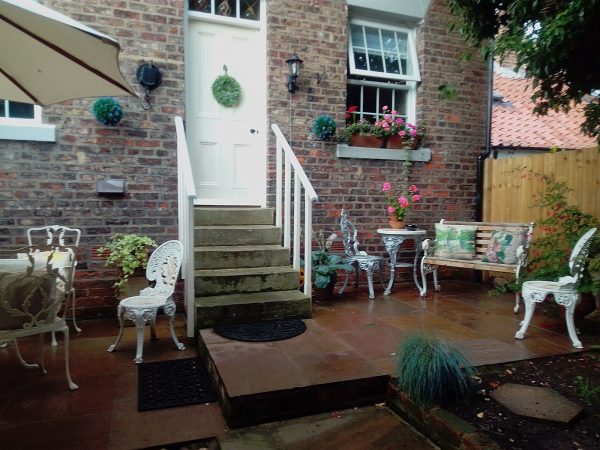 White Horse Yard Cottages - Calico Cottage