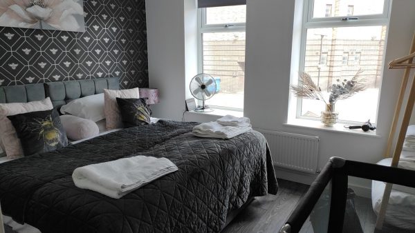 York Crescent Apartments - Apartment 1