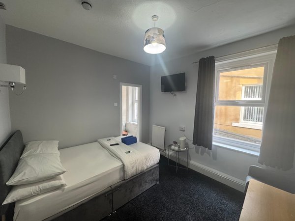 100 Pipers Hotel