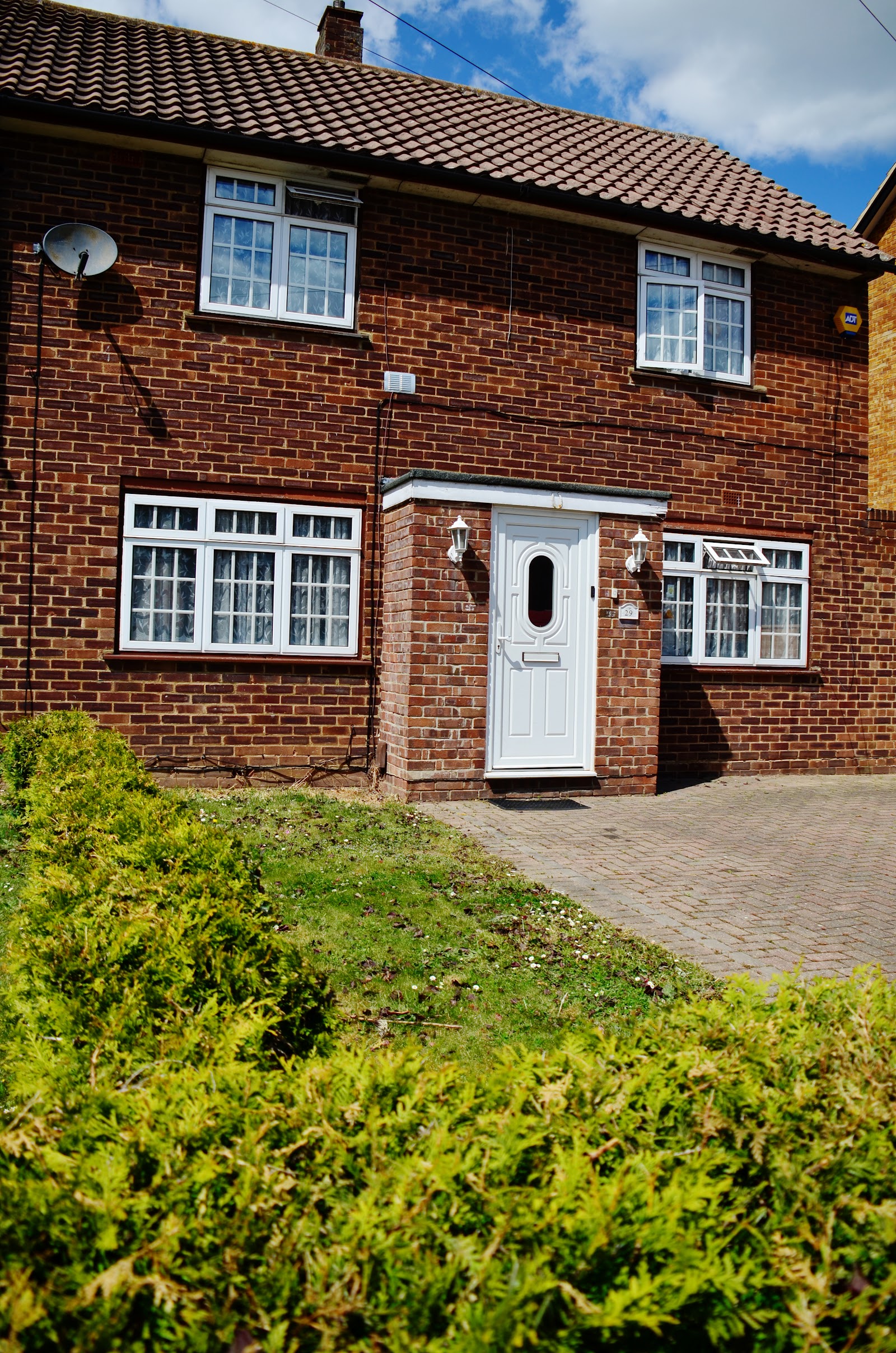 29EW-01 Dreams Serviced Accommodations Staines Heathrow