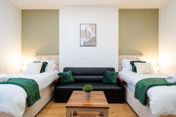 3 Bedroom Whalley Aparthotel