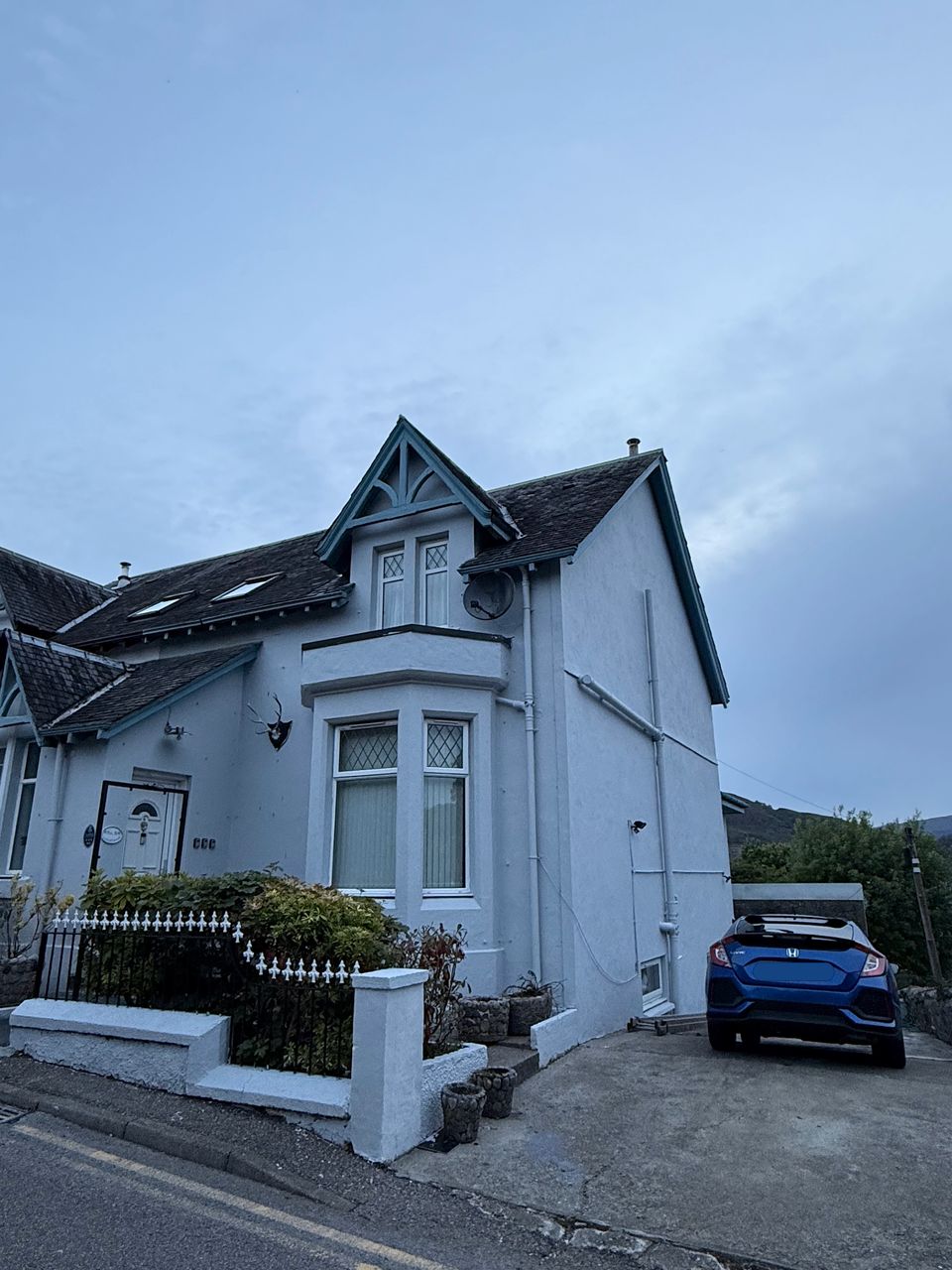 6 Caberfeidh Blue House