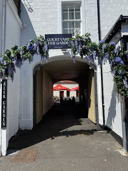 Aberdour Hotel Stables Rooms & Beer Garden