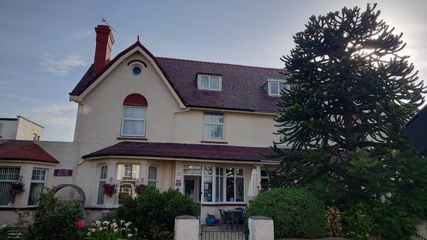 Agar House