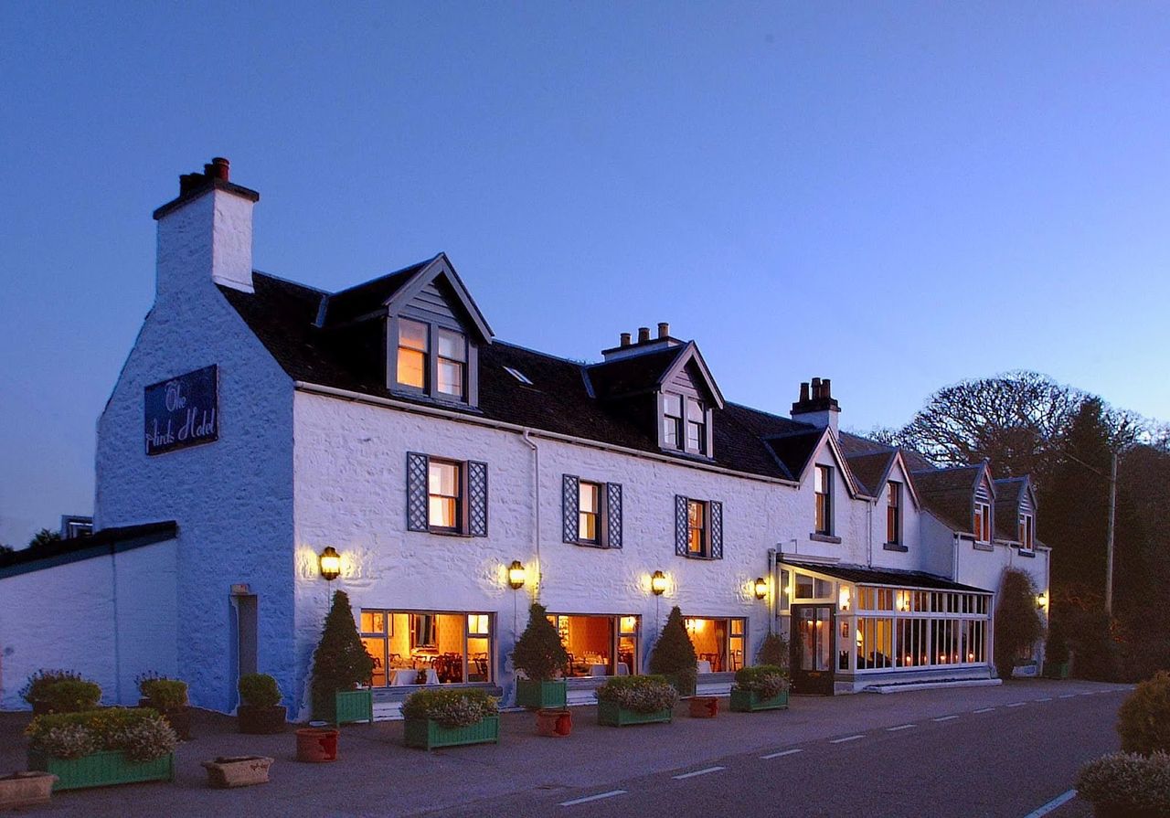 Airds Hotel And Restaurant