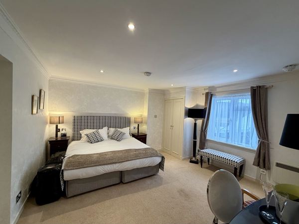 Airds Hotel And Restaurant