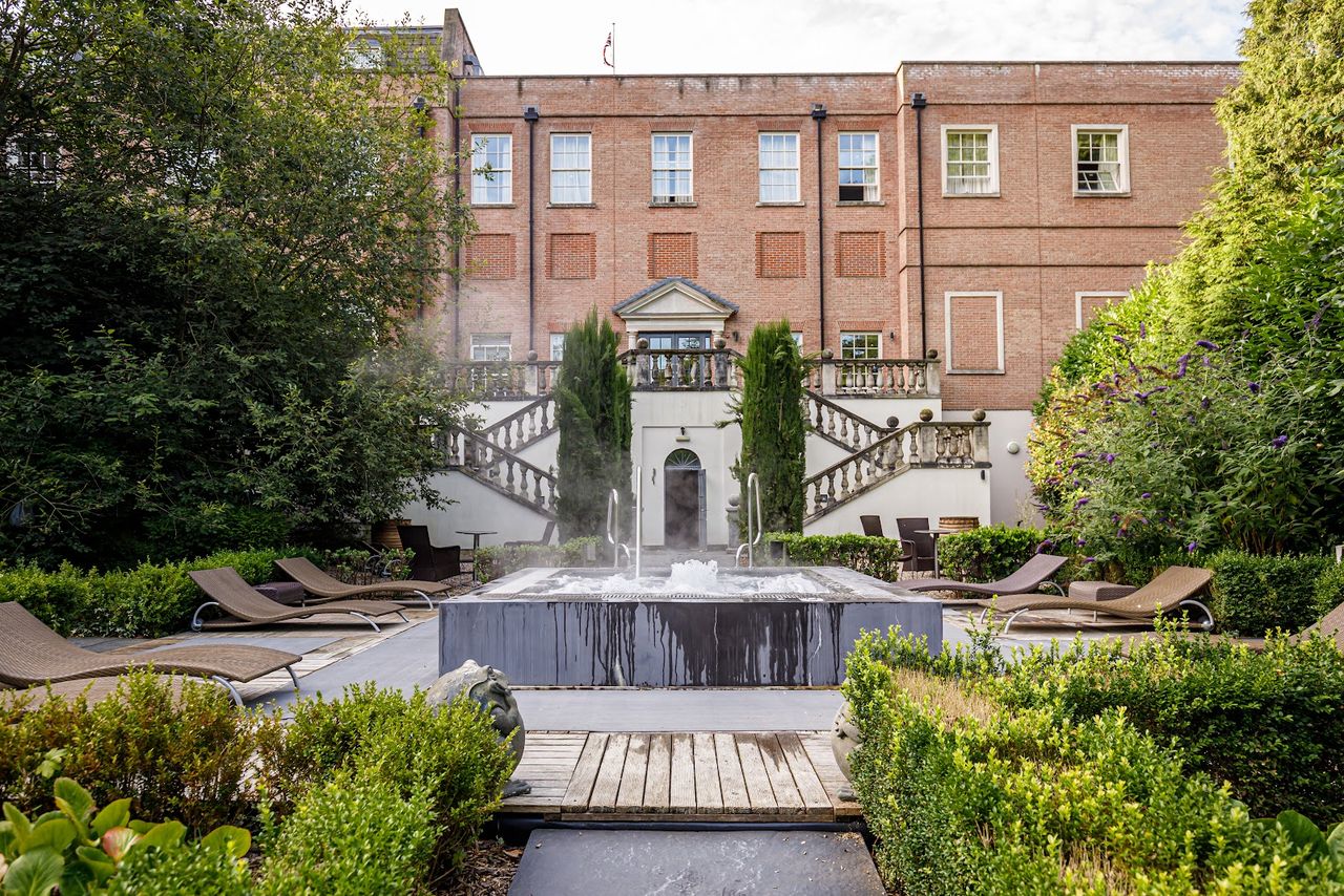 Alexander House And Utopia Spa