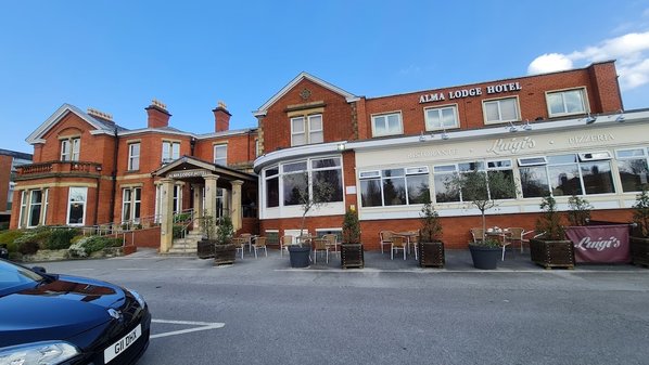Alma Lodge Hotel & Restaurant