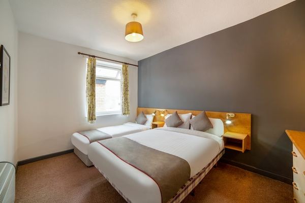 Alumhurst Hotel