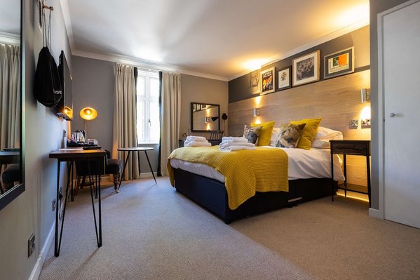 AMH Hotel - Greenford Station