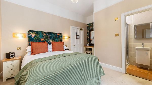 Applegarth Villa Hotel & Restaurant