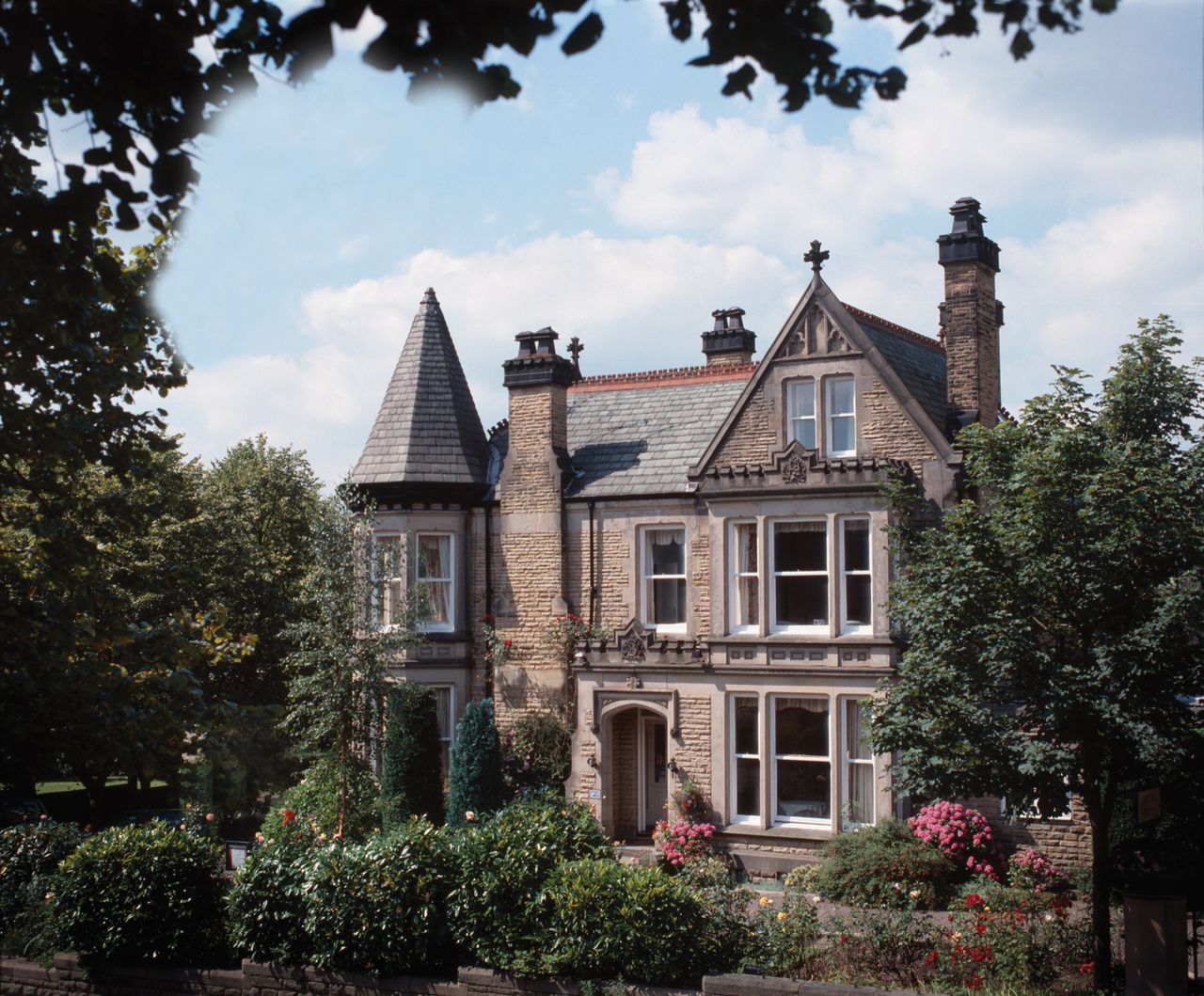Ascot House Hotel