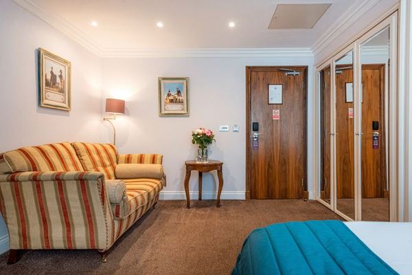 Ashburn Hotel
