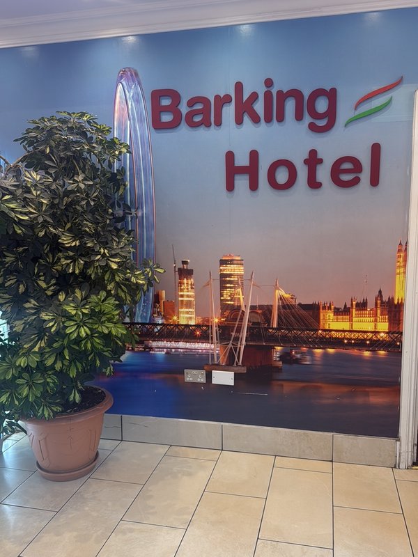 Barking Hotel