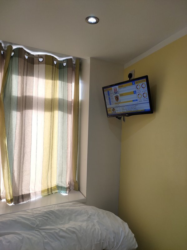 Bennys B and B