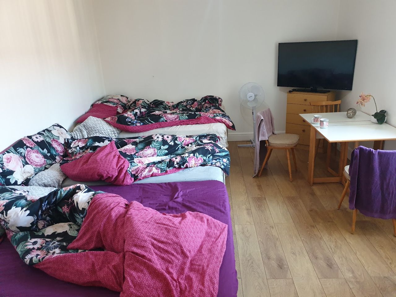 BIG ROOM Rusholme with TV and private bathroom