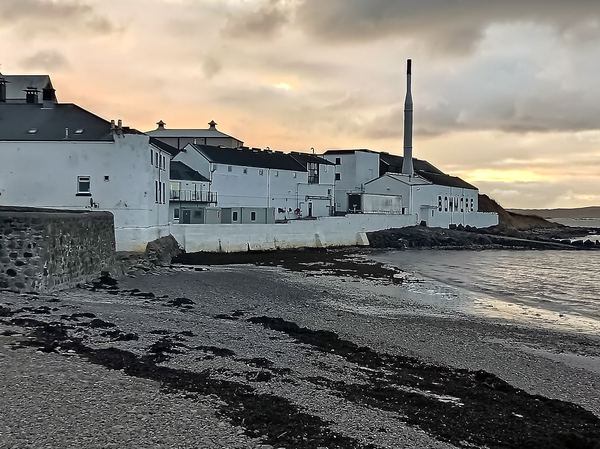 Bowmore Hotel