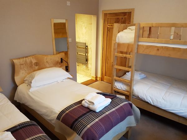 Bowmore Hotel