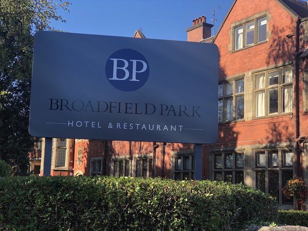 Broadfield Park Hotel by Belvilla