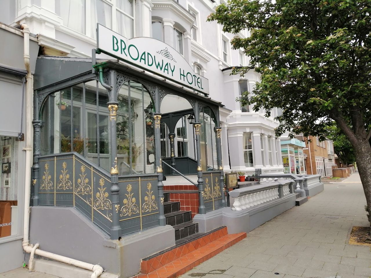 Broadway Hotel