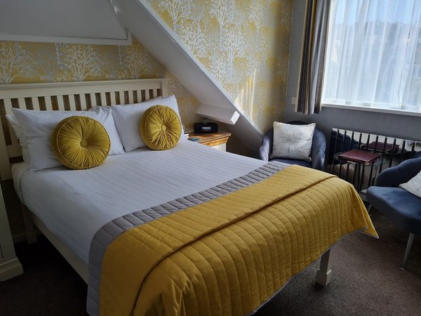 Brookside Guest House and Mini Spa