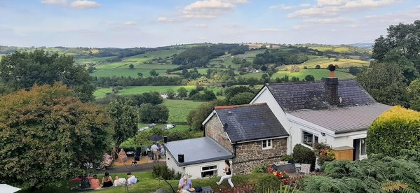 Broombush B & B & Yr Nyth Shepherds Hut