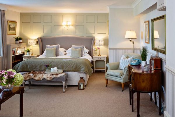 Burleigh Court Hotel
