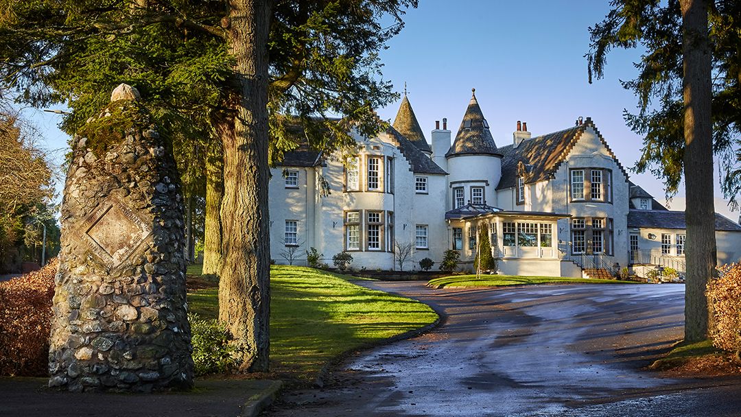 Cairn Lodge And Hotel