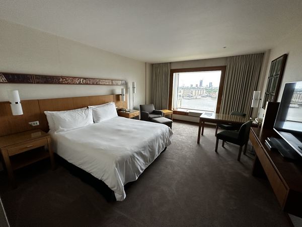 Canary Riverside Plaza Hotel