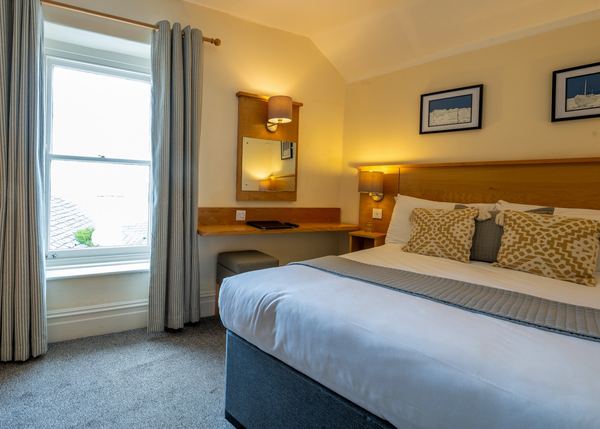 Castle Court Hotel & Pub