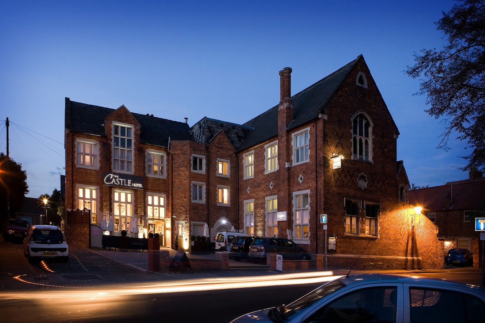 Castle Hotel & Apartments