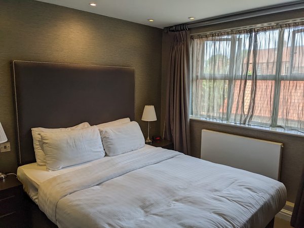 Castle Hotel & Apartments