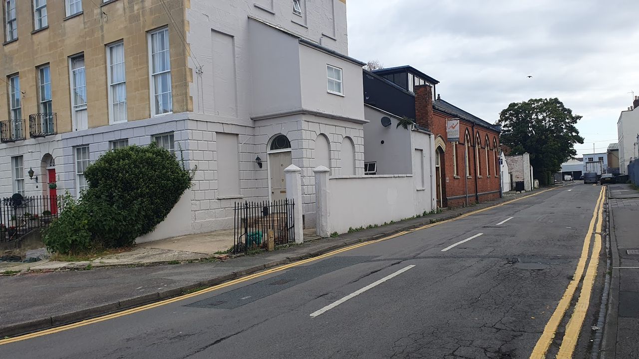 Central Studios Gloucester Place by Roomsbooked