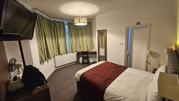Chelsea House Hotel