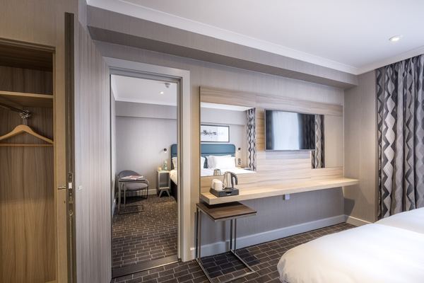 City Sleeper at Royal National Hotel