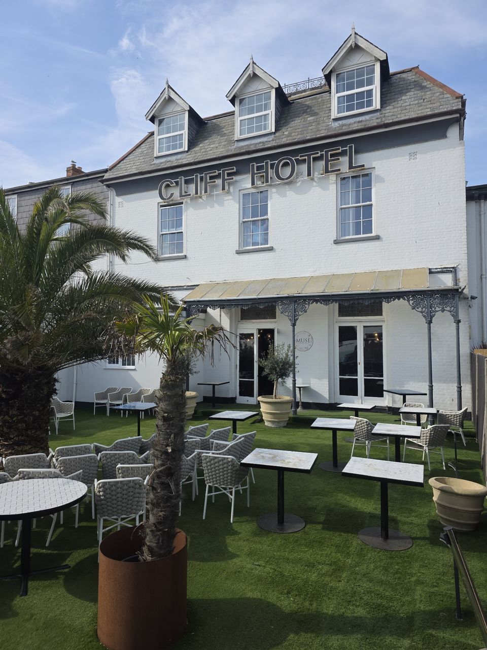 Cliff Hotel