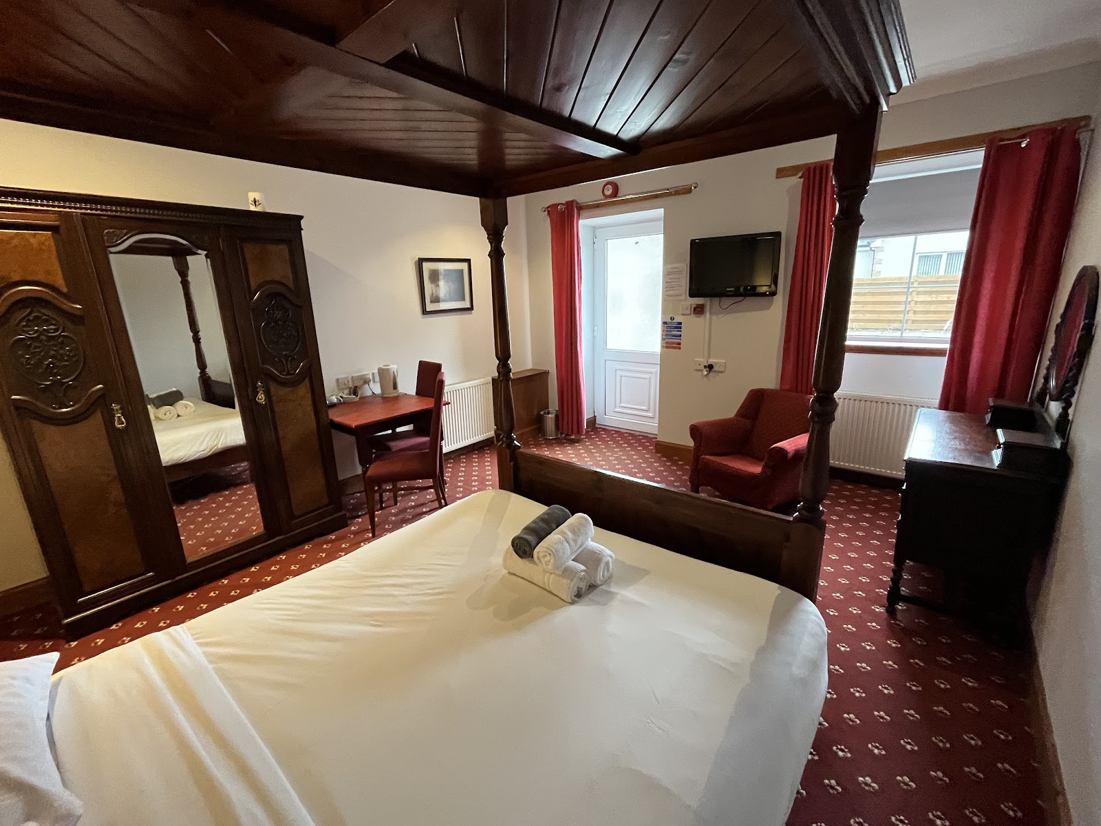 Columba House Hotel & Garden Restaurant