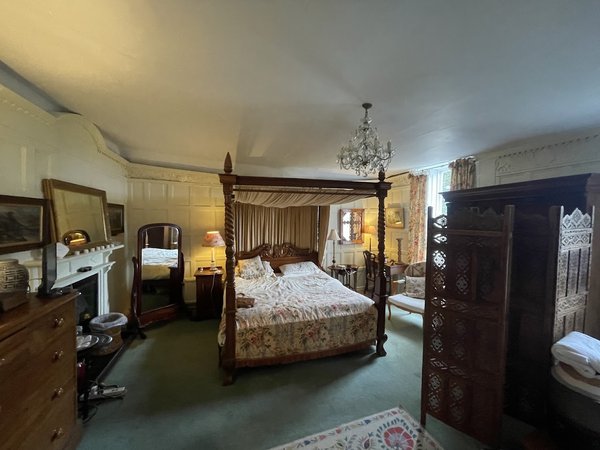 Compton House - Guest House