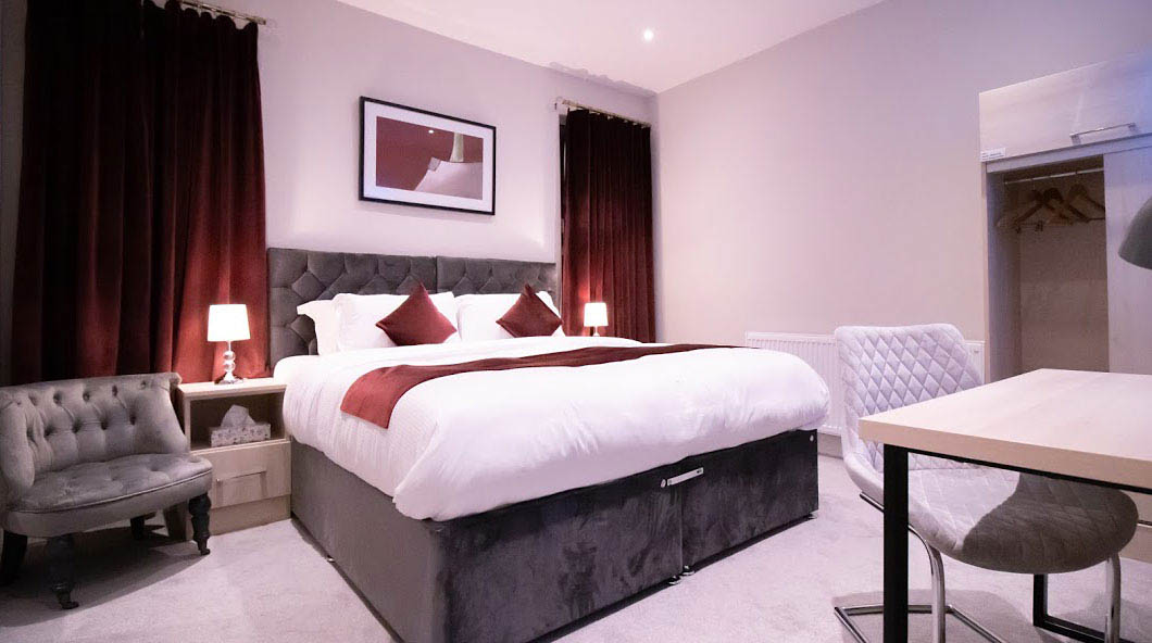 Cosy 3 Bedroom Serviced House - Redwood Stays