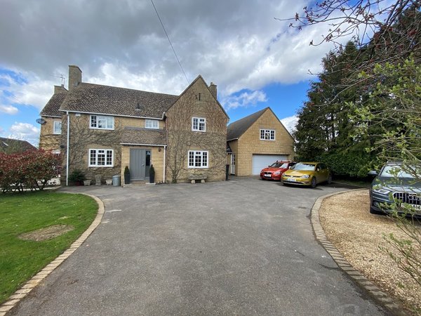Cotswold Lodge