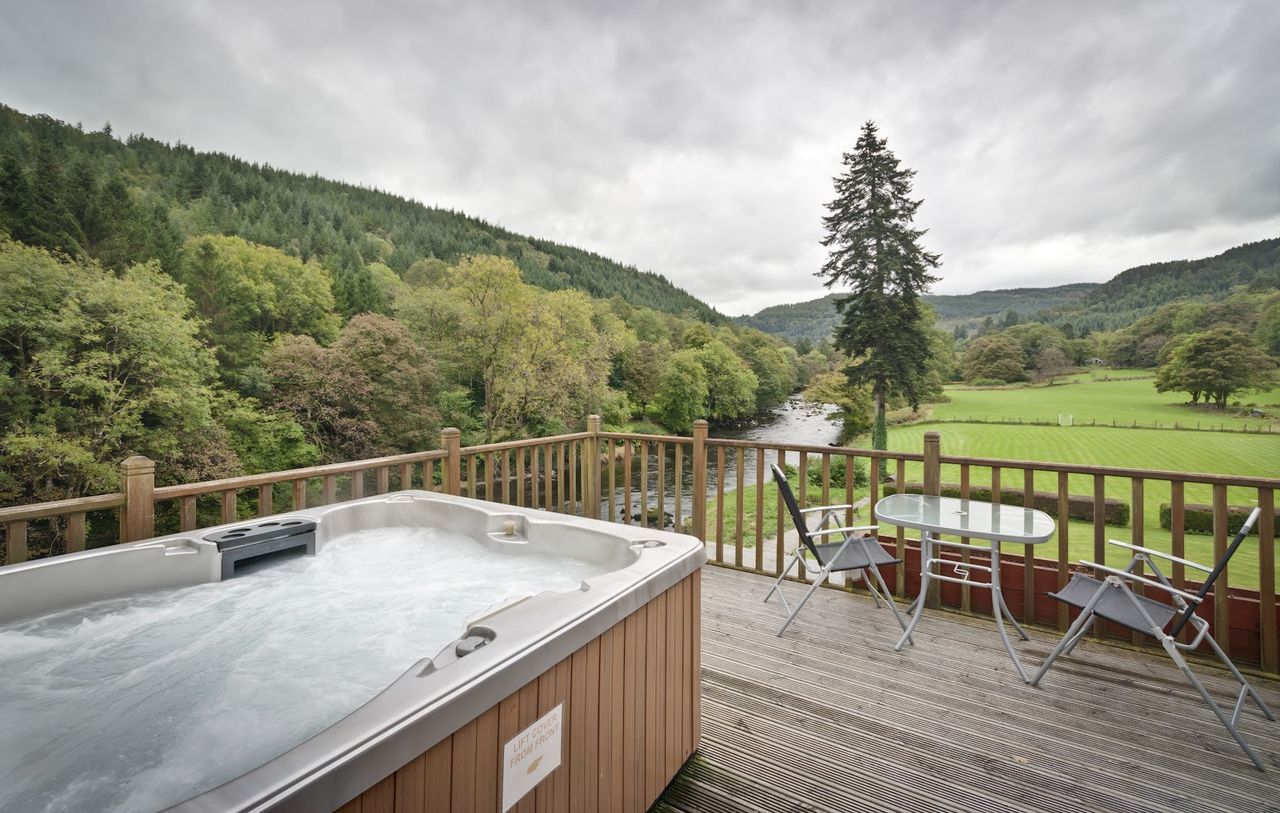 Craig-y-Dderwen Riverside Hotel