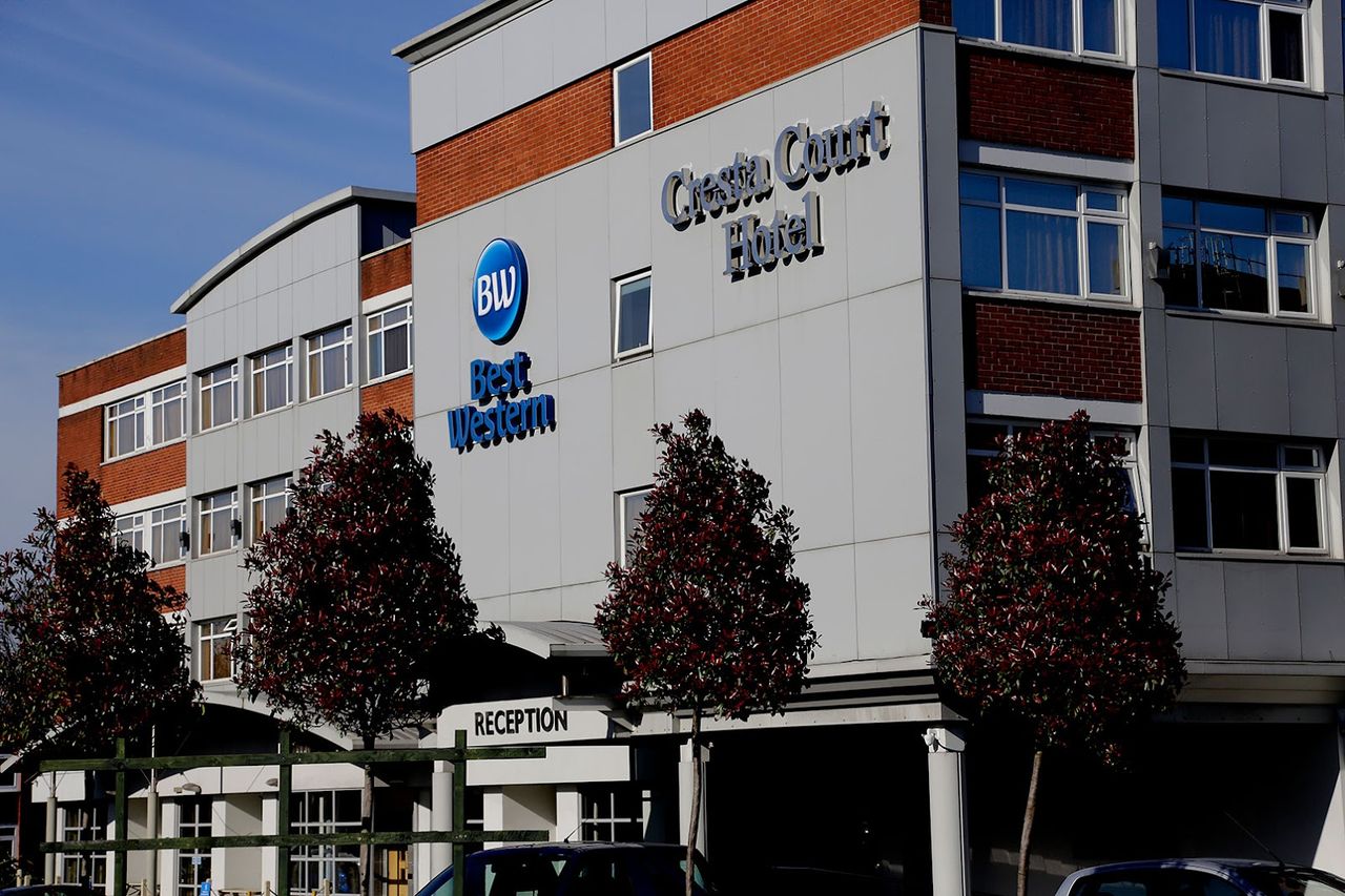 Cresta Court Hotel
