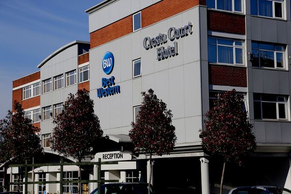 Cresta Court Hotel
