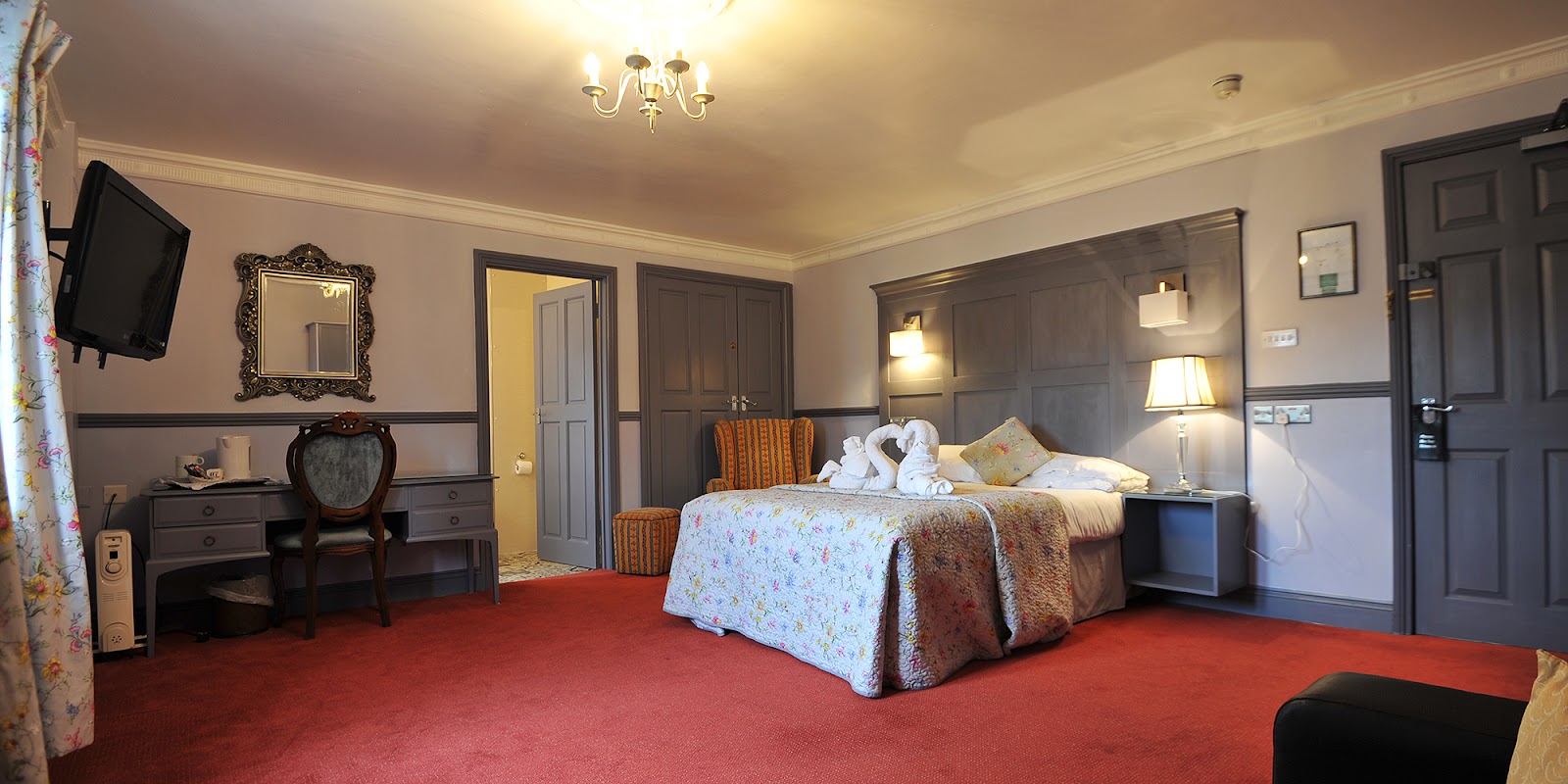 Crown and Cushion Hotel