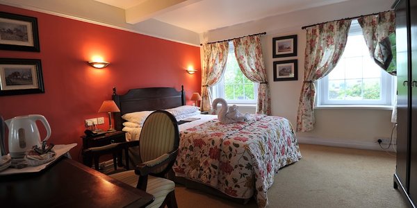 Crown and Cushion Hotel