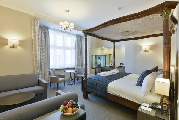 Crown & Mitre Hotel