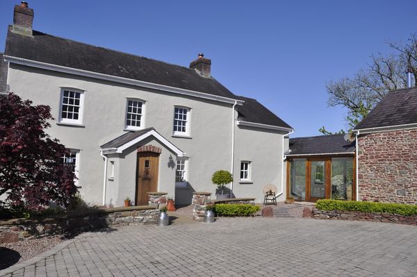 Dan y Graig Barn